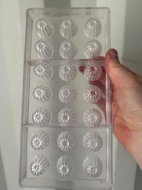 Chocolate World Mould no1859
Canelle Shape